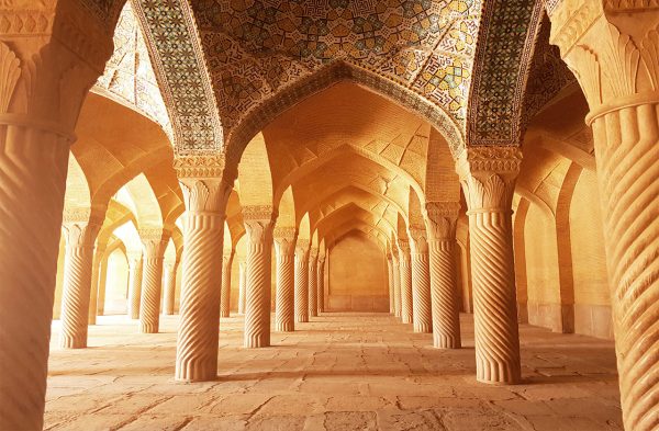 کاغذ دیواری سه بعدی عمق دار معماری ایرانی ستونهای گچبری